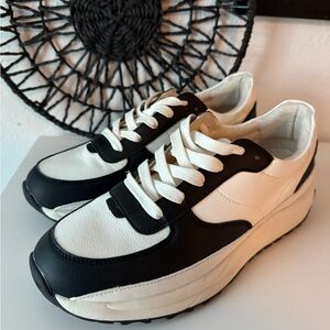 Cushionaire Sneakers Women’s Size US 10